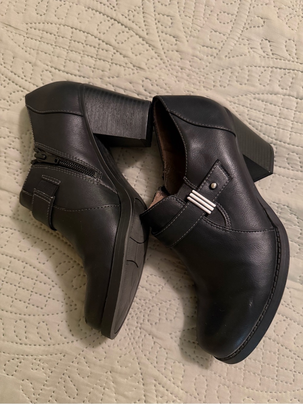 Natural Soul Black Leather Heeled Ankle Boots - Picture 2 of 5
